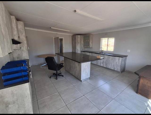 BUSINESS PROPERTY TO RENT IN POMONA